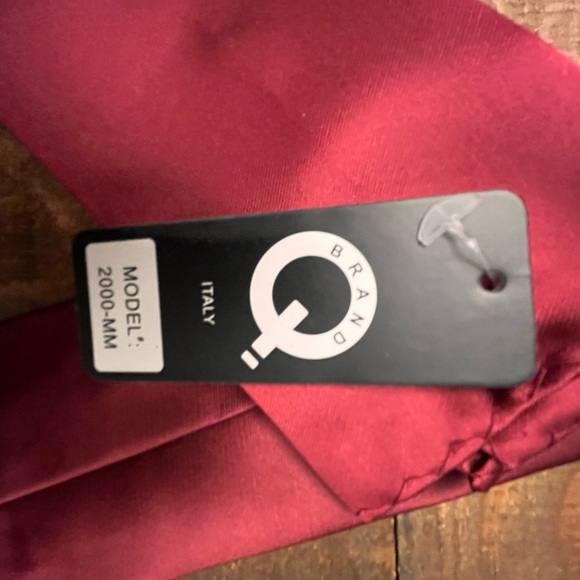 Q Brand Tie and Pocket Square - Picture 4 of 5